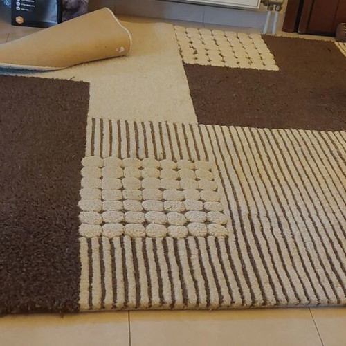Machine-made low-pile rug 1.75 x 2.10 m