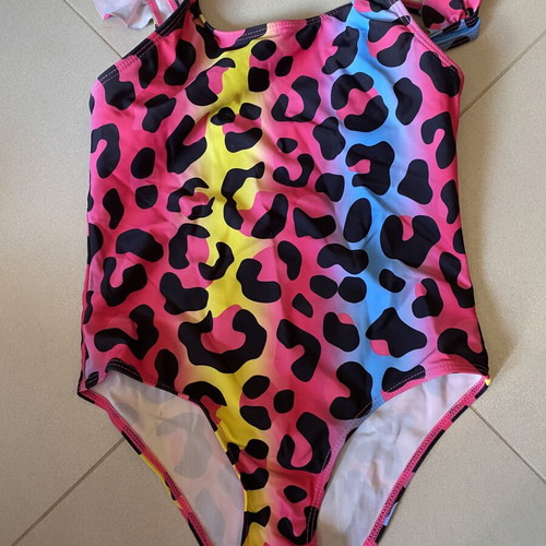 Girls' swimsuits like new, pack of 4, ages 7-9