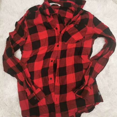 H&M boys' shirt size 170, like new, black and red