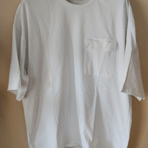 Oversized white T-shirt with front pocket, 100% cotton
