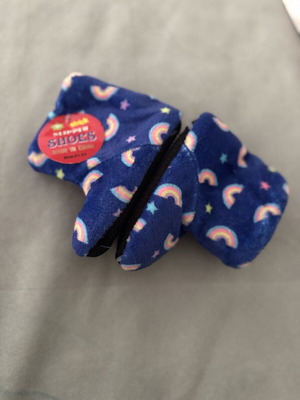 Children's slippers new in excellent condition