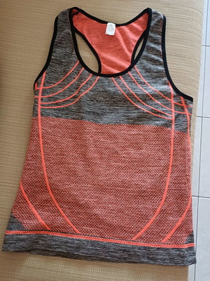 Women's sports tops set with capri leggings used, size S/M