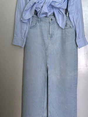 Zara denim maxi skirt light blue new, slit and raw hem
