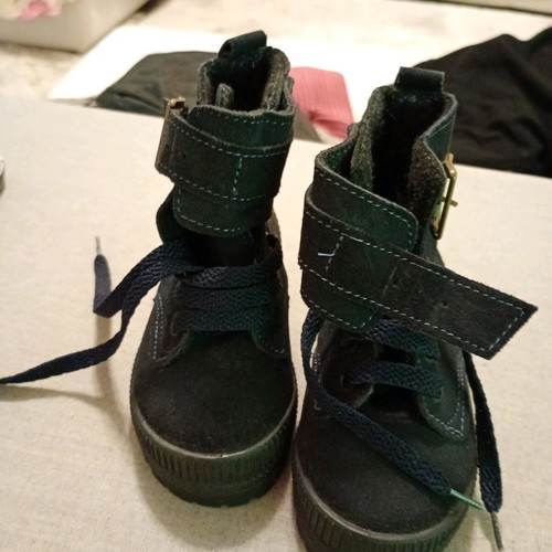 Boys' boots like new size 21 black suede