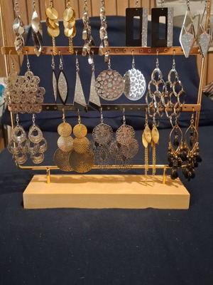 Dangling earrings set of 15 pairs with stand, new, gold and silver