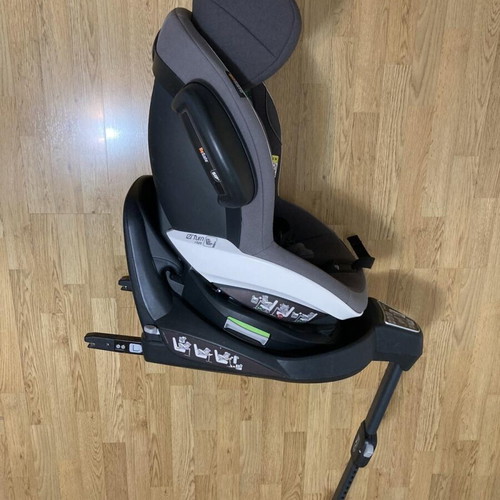 BeSafe iZi Turn i-Size car seat for 6 months to 4 years