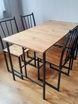 Dining set of 5 pieces like new, natural wood color with black metal frame