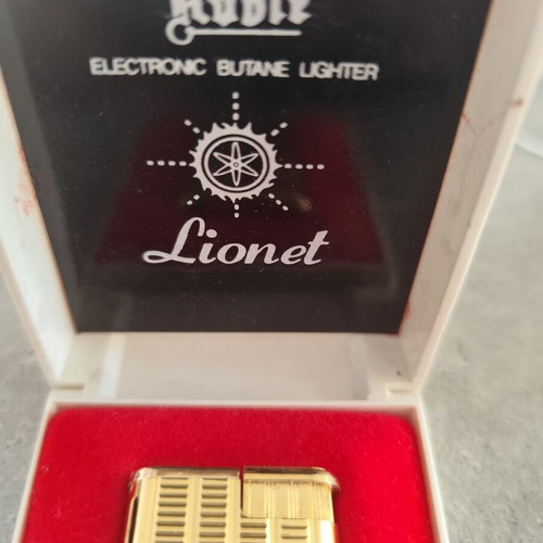 Vintage collectible lighter