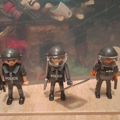 Playmobil полицейски фигури 1997 като нови