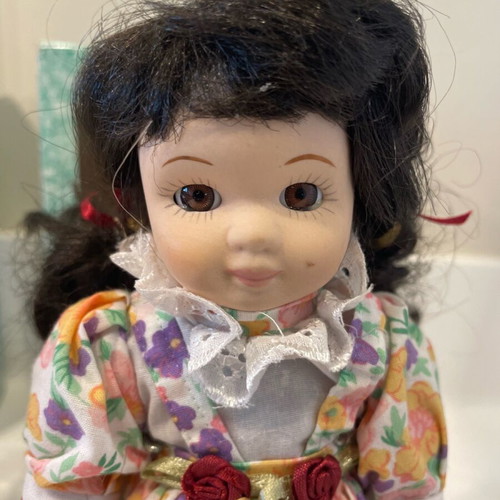 BC porcelain dolls like new, set of 2 pieces