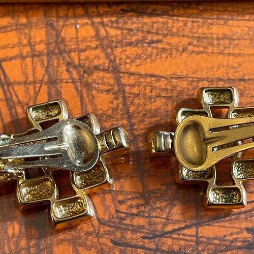Large Vintage Clip Earrings like new