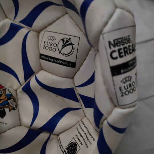Euro 2000 Nestlé Collectible Soccer Ball like new, authentic