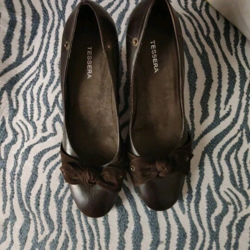 Tessera leather shoes like new, brown with bow