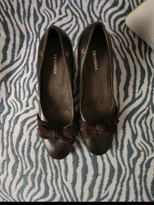 Tessera leather shoes like new, brown with bow