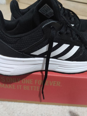 Adidas Cloudfoam γυναικεία αθλητικά παπούτσια νούμερο 38 μεταχειρισμένα, μαύρο και άσπρο