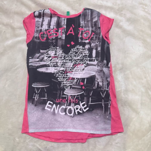 Girls graphic design T-shirt Benetton like new, size 7-8 years 130cm