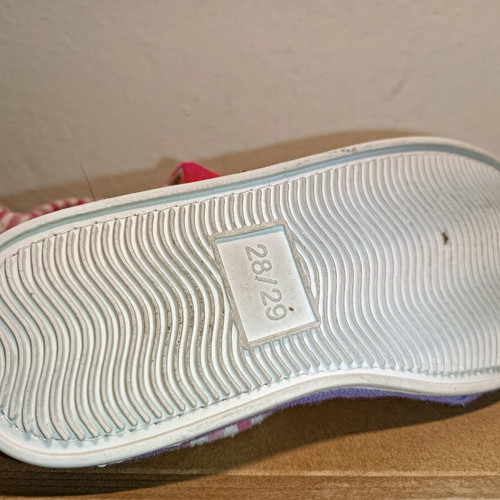 Children's slippers No28/29 in good condition
