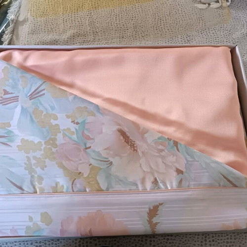 Bed Sheet Set new, shiny fabric