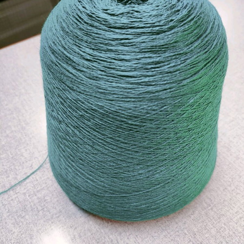 Green medium yarn like new, about 1 kilo