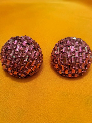 Earrings with fuchsia rhinestones new, light and impressive