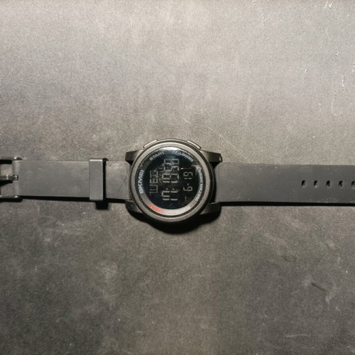 Skmei smart watch water resistant like new