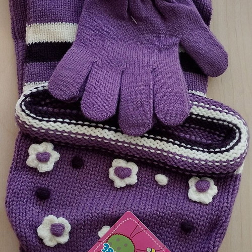 Jumbo purple acrylic hat, gloves and scarf set