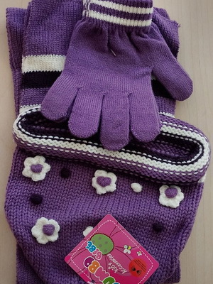 Jumbo purple acrylic hat, gloves and scarf set