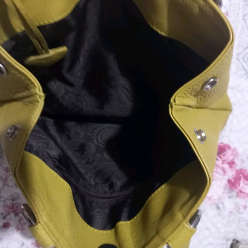 Mustard leatherette bag like new, genuine leather