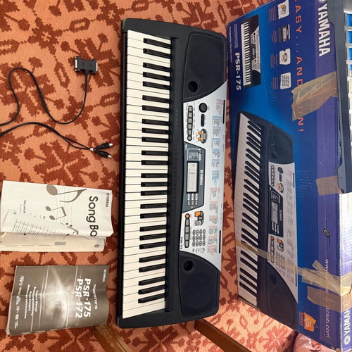 Yamaha Keyboard PSR-175 61 Keys used, fully functional