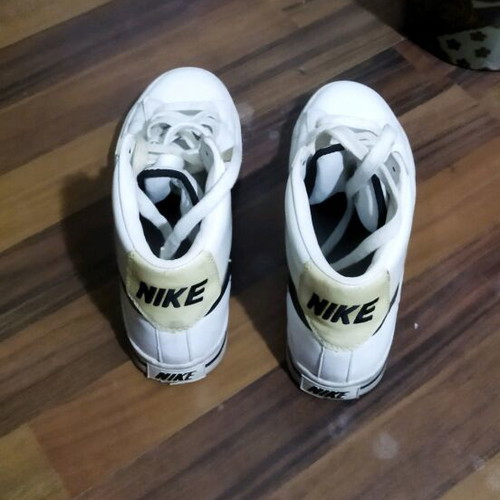 Nike leather athletic boots like new, size 40, white
