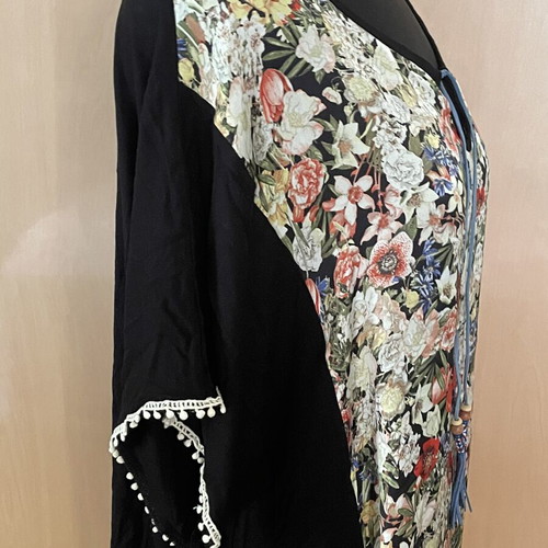 Dina women's tunic like new, black multicolor, size XL