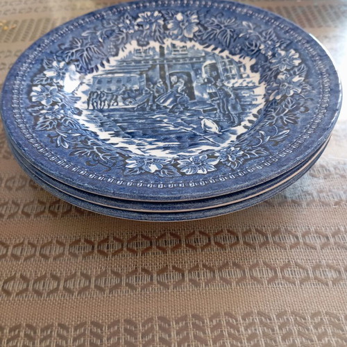 Vintage English plates set of 3 like new