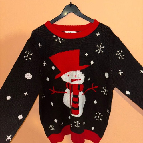 Winter sweater like new, size 2XL, black and red