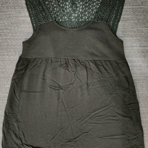Women's sleeveless top like new, size M, black