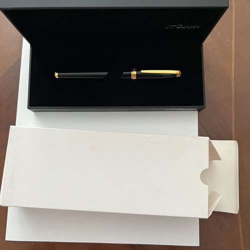 Du Pont fountain pen new with 14 kt gold nib