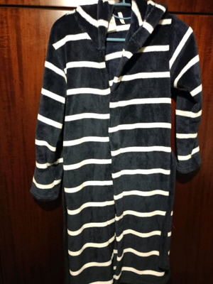 H&M fleece robe like new with belt and hood, size 146-152