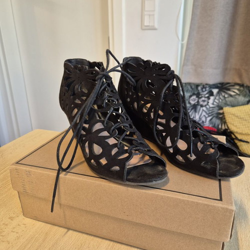 Primark platform shoes used, black suede with laces
