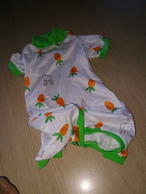 Pet clothing for 5-7 kg animal like new