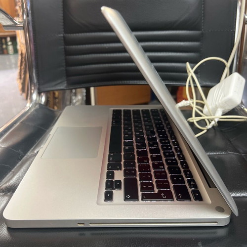 Apple laptop used, screen size up to 13 inch