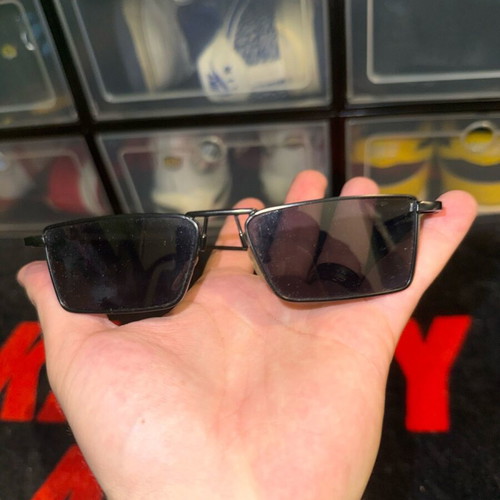 Sunglasses like new, black no logo