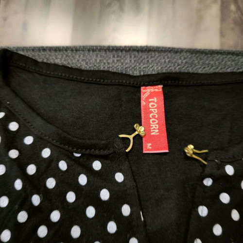 Polka dot blouse like new, size M, black and white