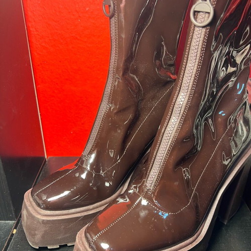 Bershka brown faux leather ankle boots like new with zipper and patent leather size 39