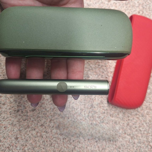 IQOS ILUMA Moss Green σαν καινούργιο με θήκη Bright Coral δώρο