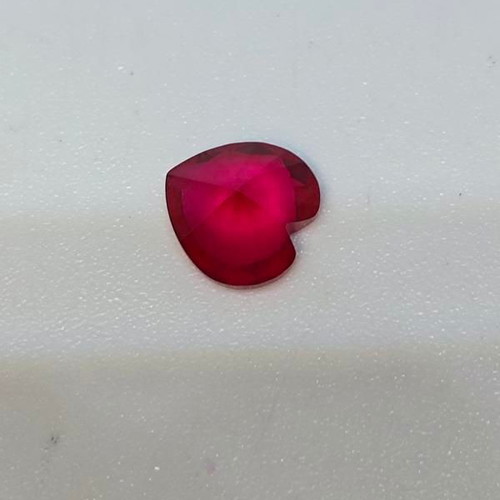 Lab-created heart-shaped ruby like new, excellent 1cm cut