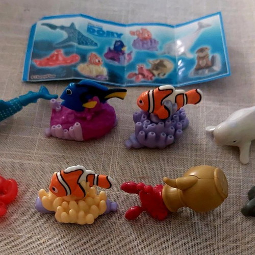 Kinder Nemo complete set new without papers