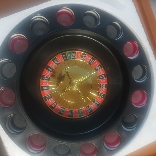 Roulette set with 16 numbered shot glasses