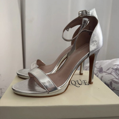 Heeled sandals silver like new, size 40