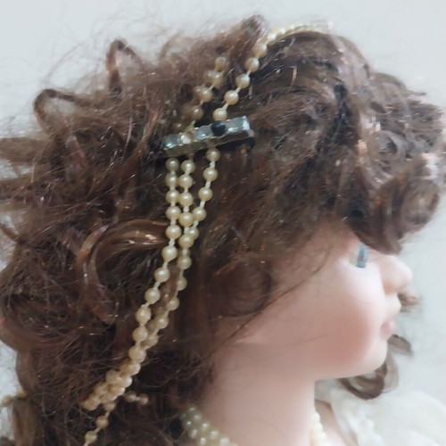 Vintage collectible porcelain doll princess like new