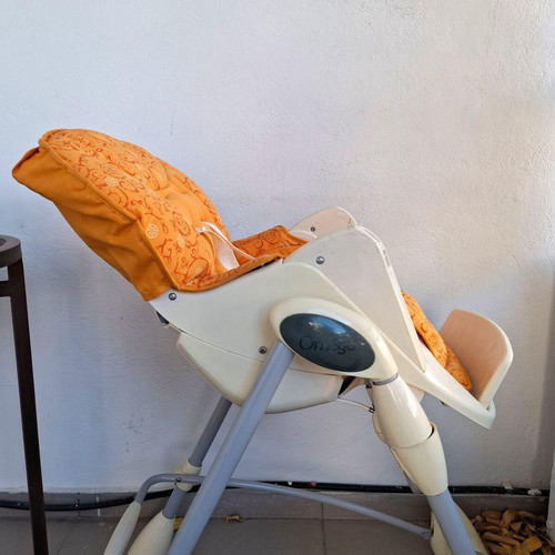 Bébé Confort Omega highchair used, adjustable and multifunctional