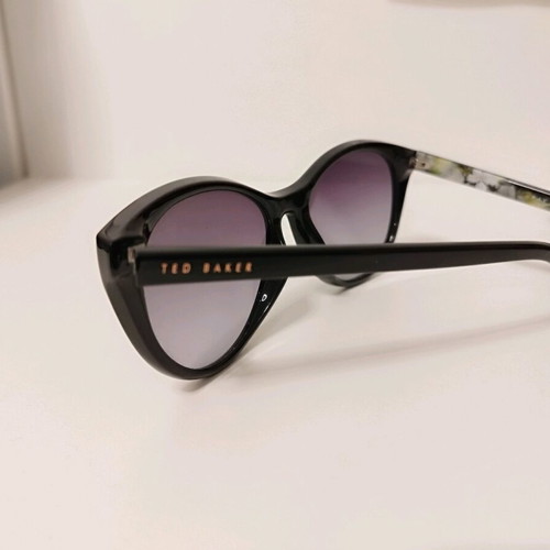 Ted Baker sunglasses black like new with gradient lens